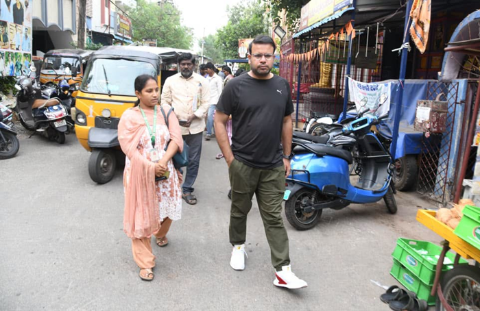 GVMC Commissioner takes firm action against littering in public places